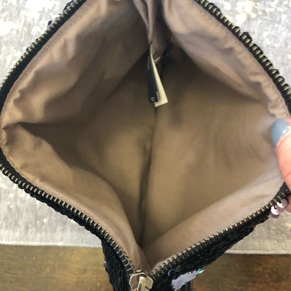 Gap Color Changing Sequin Black & Silver Clutch - Picture 6 of 8